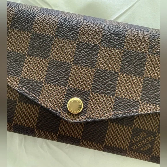 Louis Vuitton Wallet - Picture 3 of 12